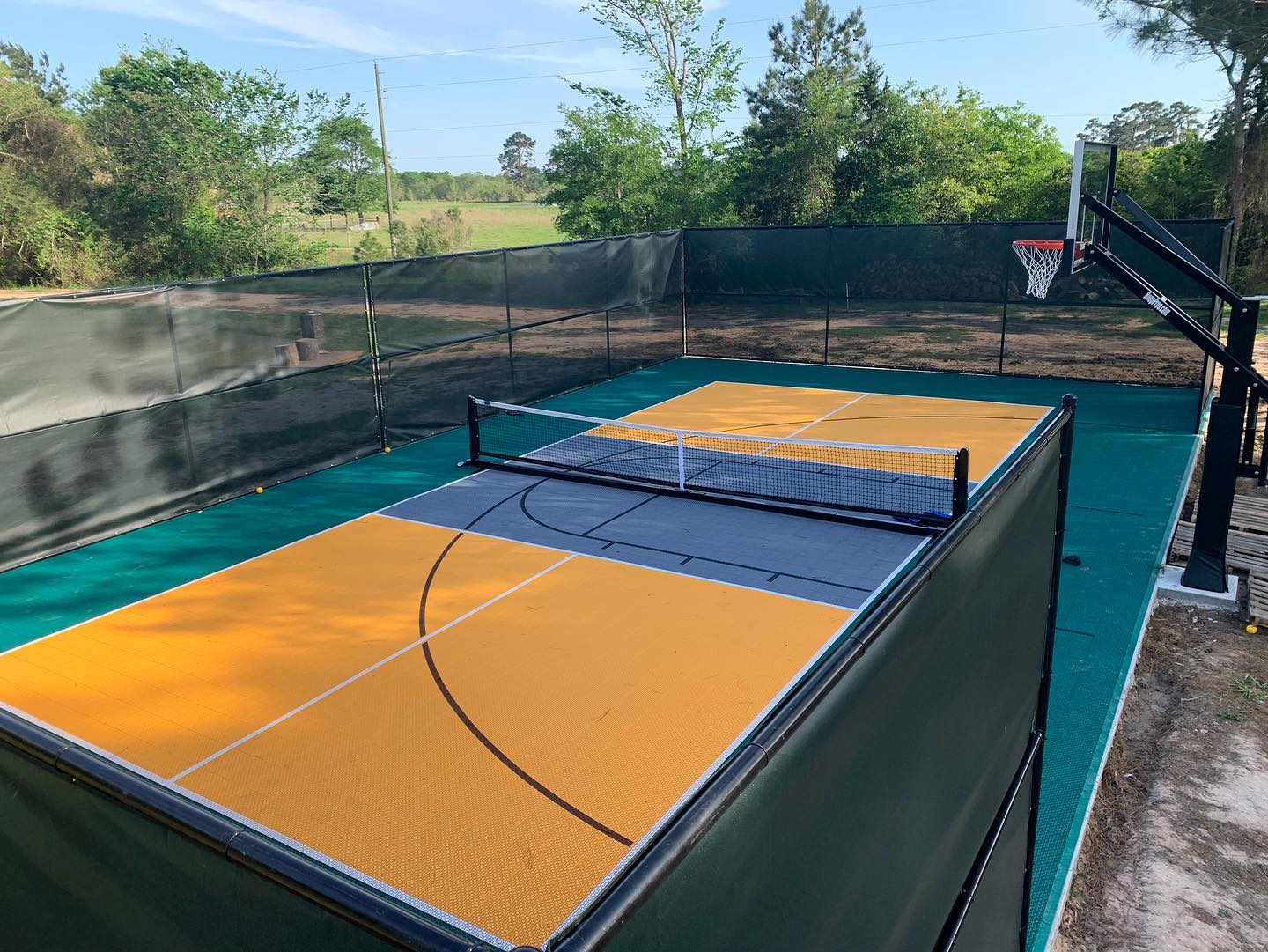Sơn lại sân bóng rổ - pickleball linh hoạt 9 lớp sơn có 10% Hạt Cao Su TopSports trên nền ciment